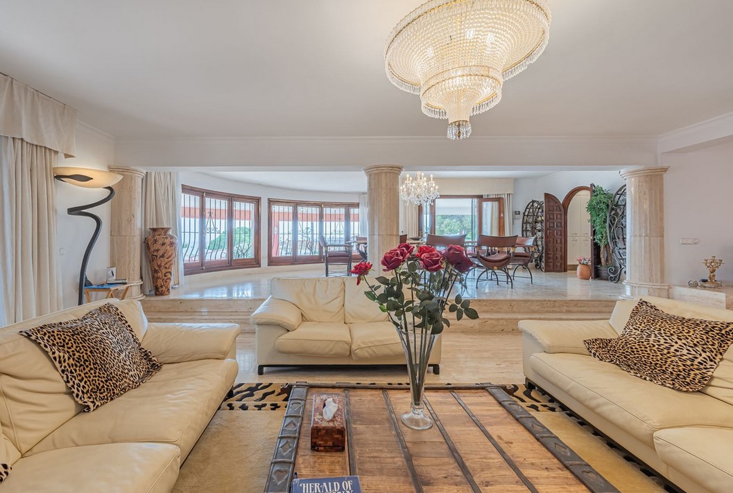 Villa · Estepona · (R3829441)