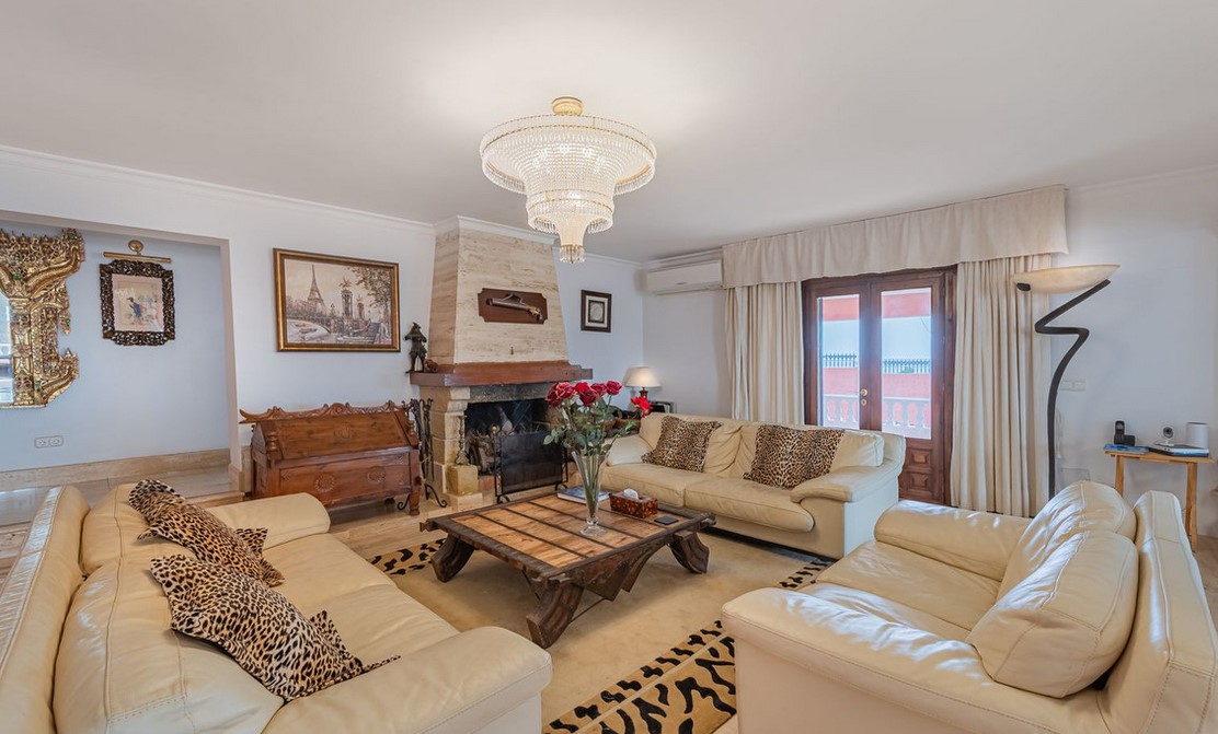 Villa · Estepona · (R3829441)