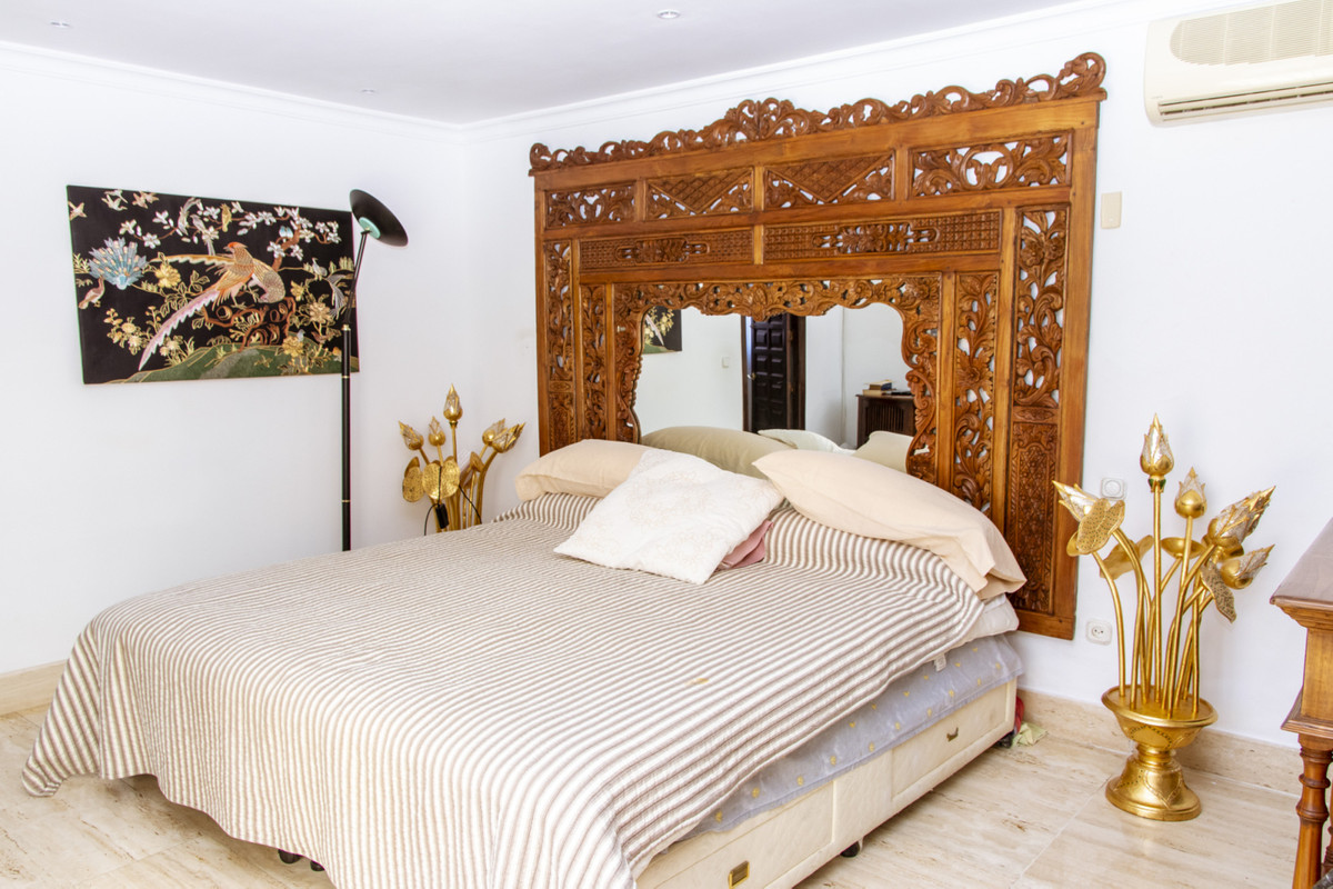 Villa · Estepona · (R3829441)
