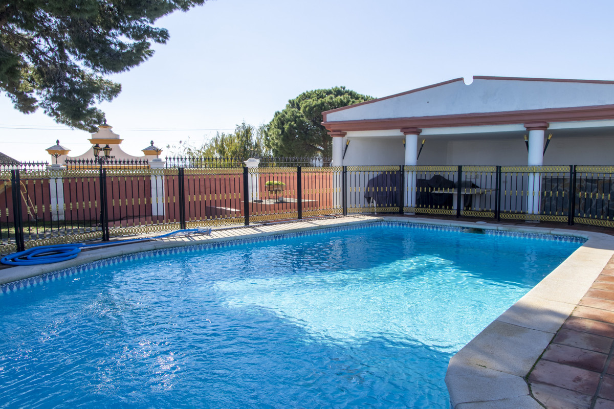 Villa · Estepona · (R3829441)