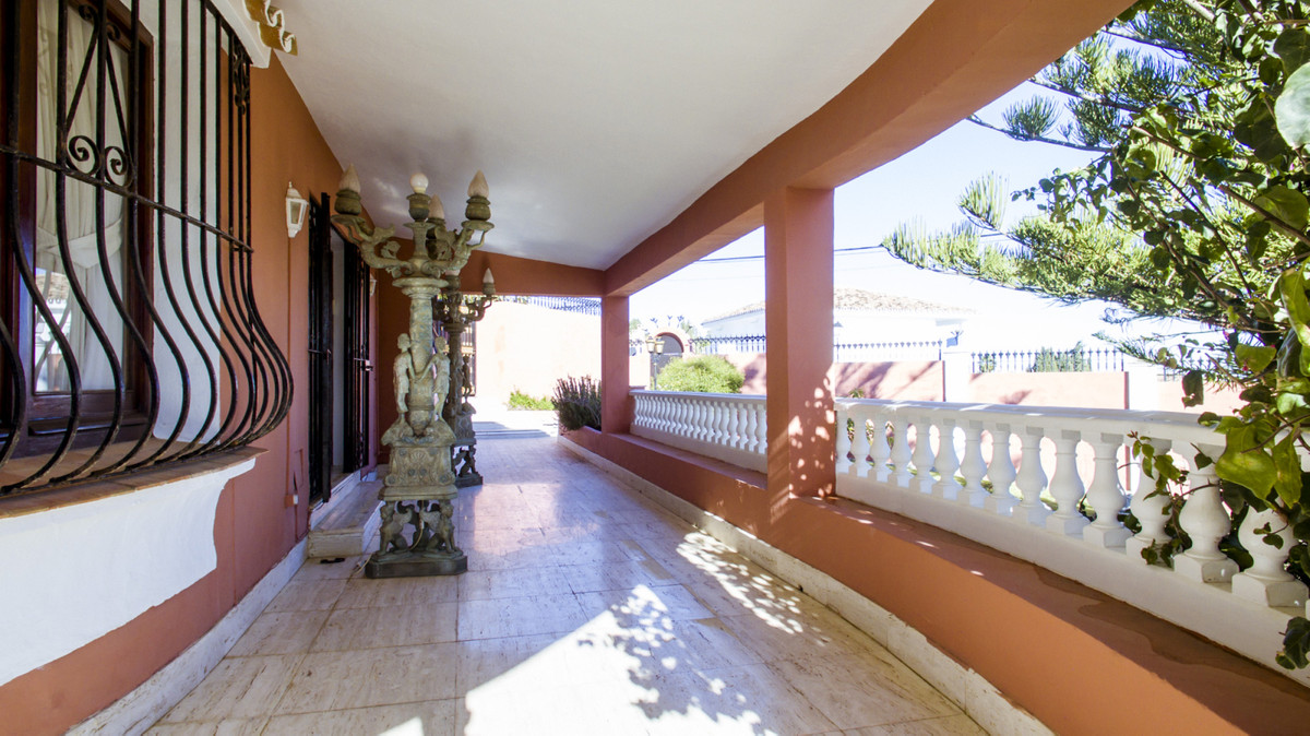 Villa · Estepona · (R3829441)