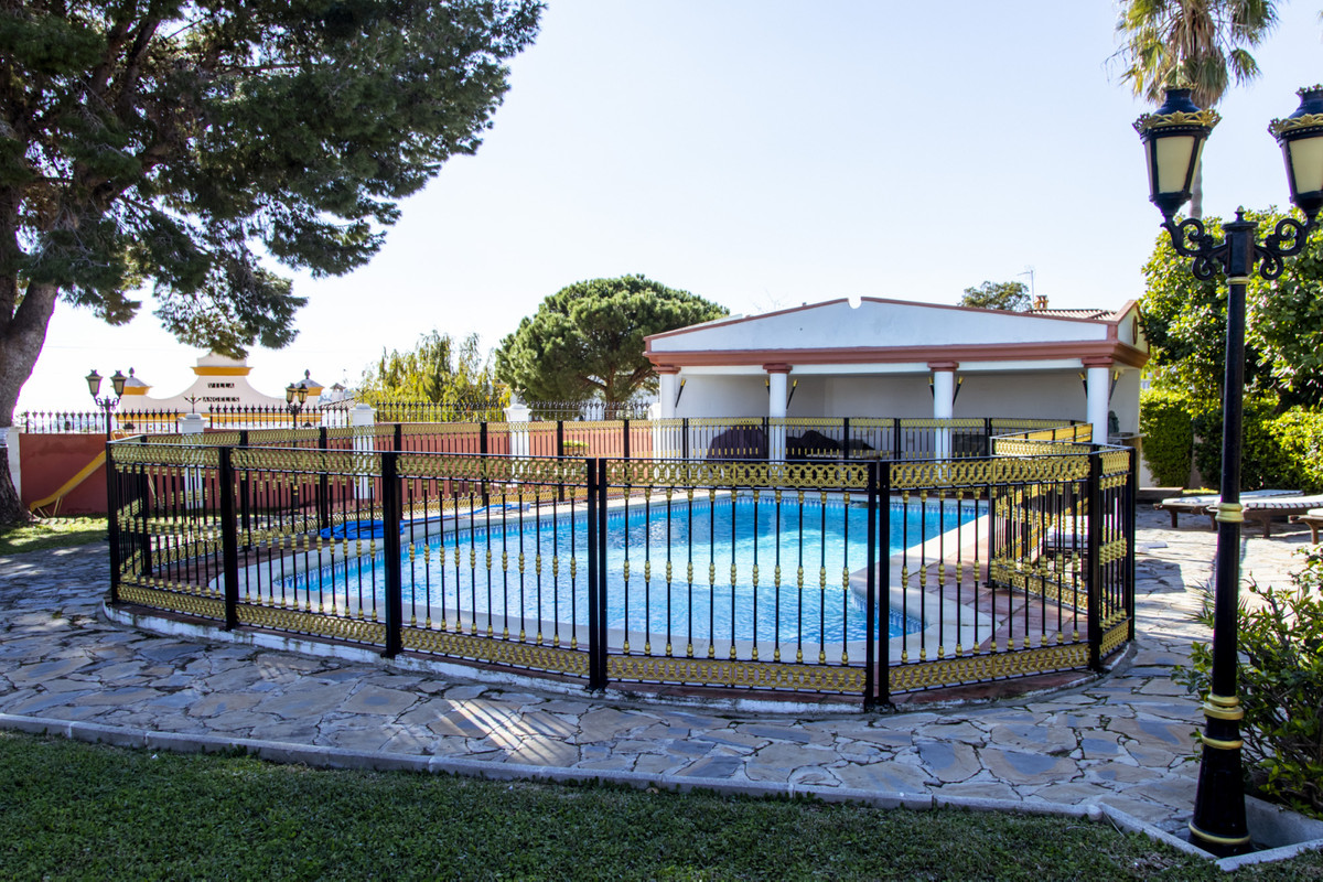 Villa · Estepona · (R3829441)