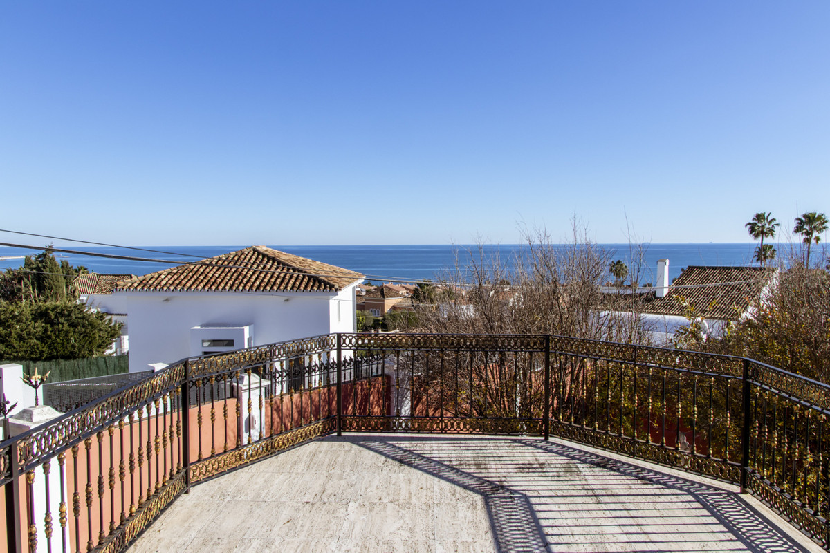 Villa · Estepona · (R3829441)