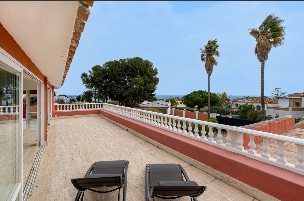 Villa · Estepona · (R3829441)