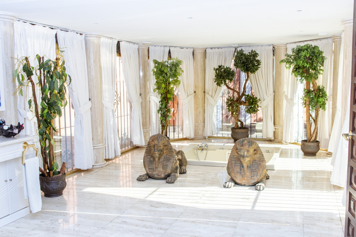 Villa · Estepona · (R3829441)