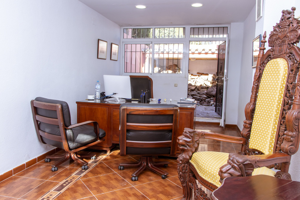 Villa · Estepona · (R3829441)