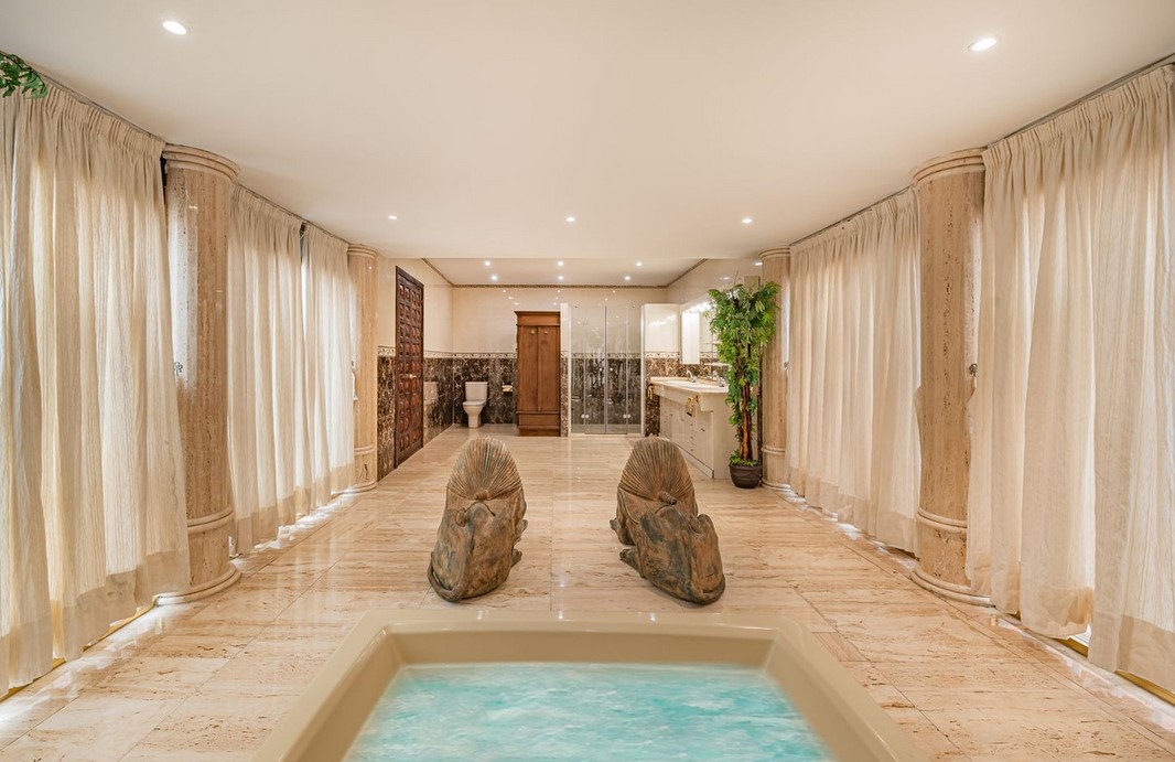 Villa · Estepona · (R3829441)