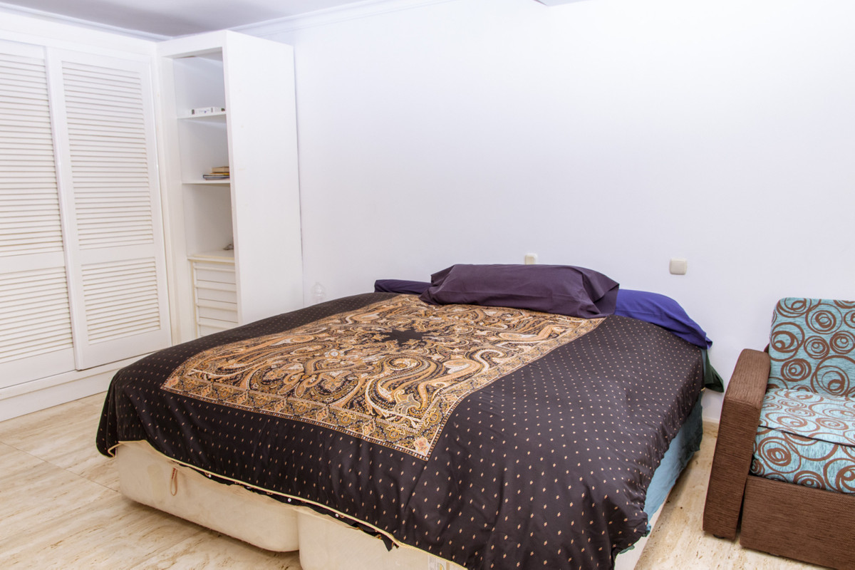 Villa · Estepona · (R3829441)
