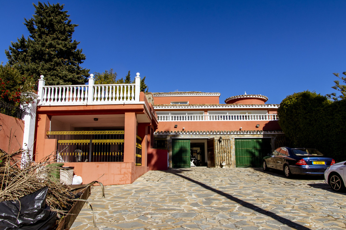 Villa · Estepona · (R3829441)