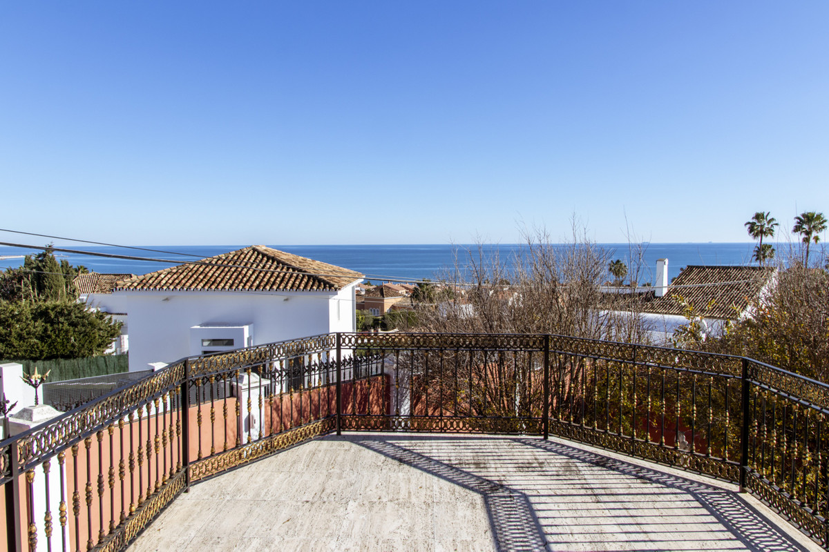 Villa · Estepona · (R3829441)