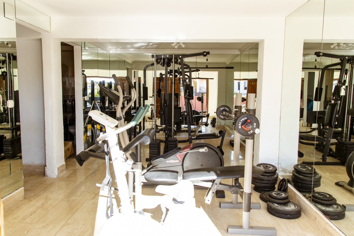 Villa · Estepona · (R3829441)