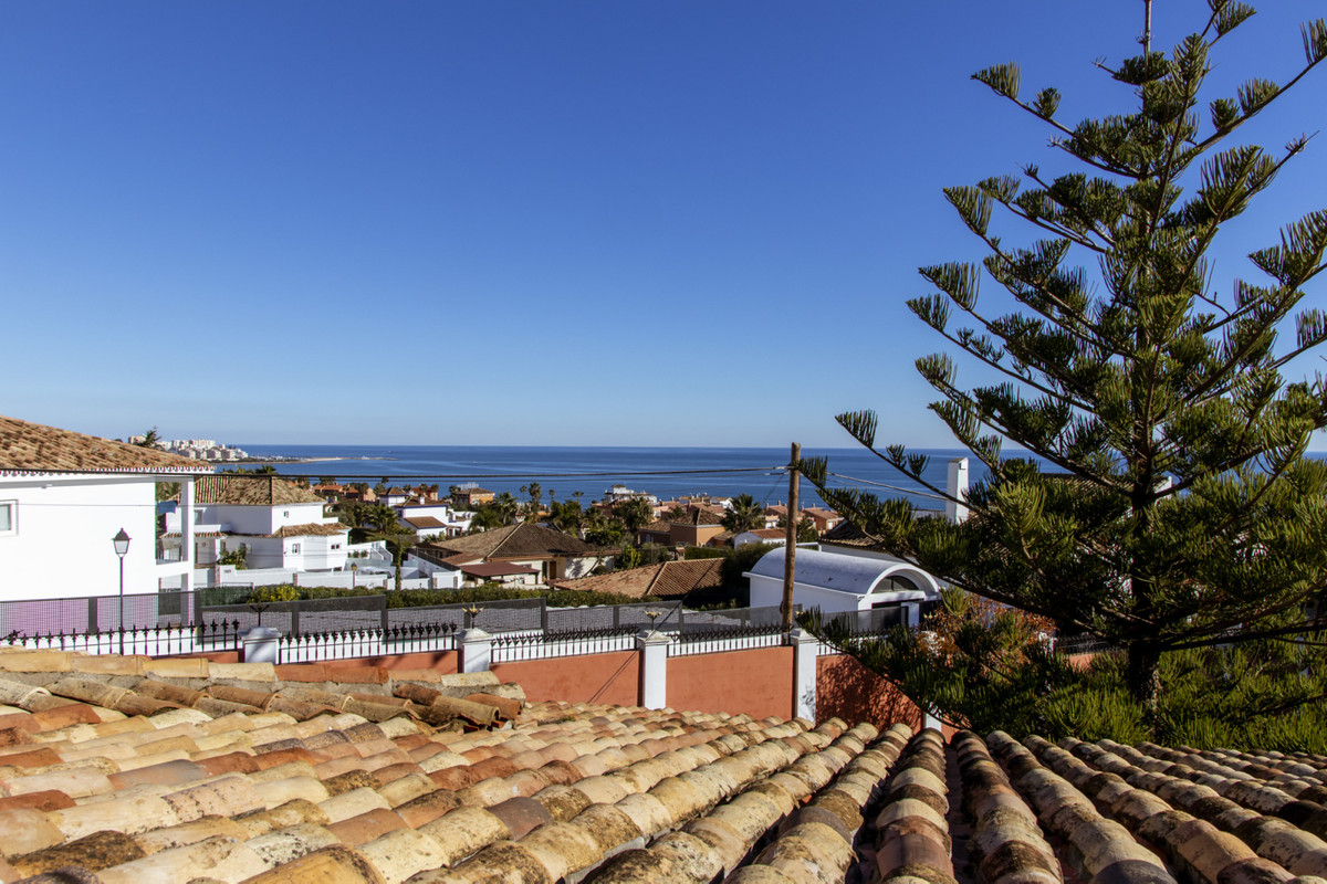 Villa · Estepona · (R3829441)