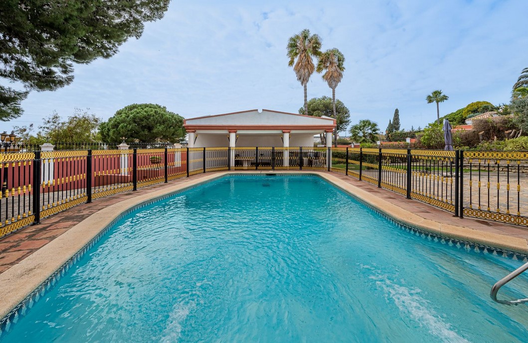 Villa · Estepona · (R3829441)
