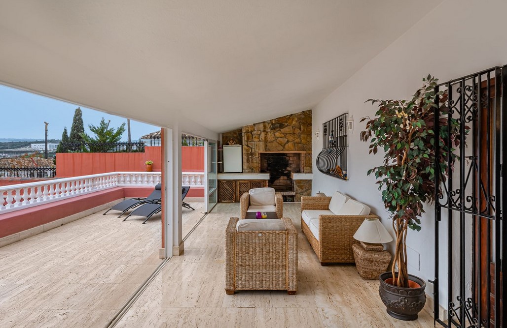 Villa · Estepona · (R3829441)